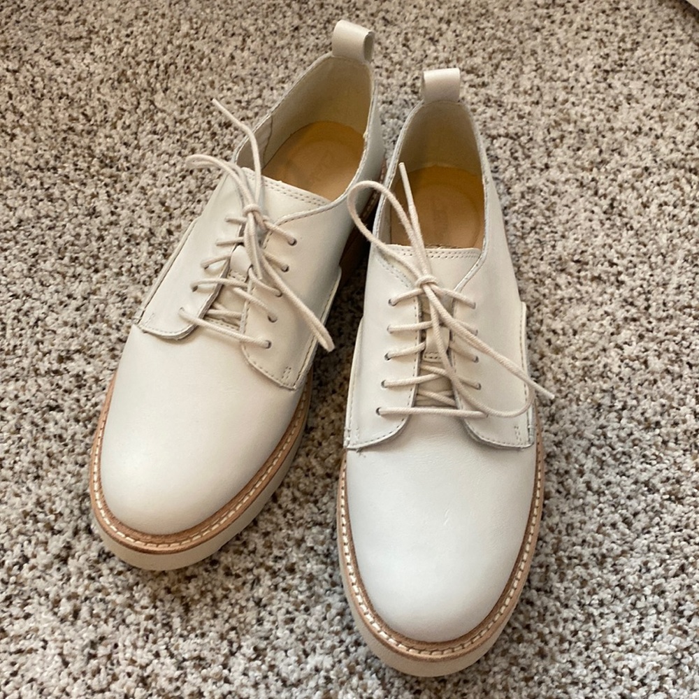 Clarks white leather 9.5M